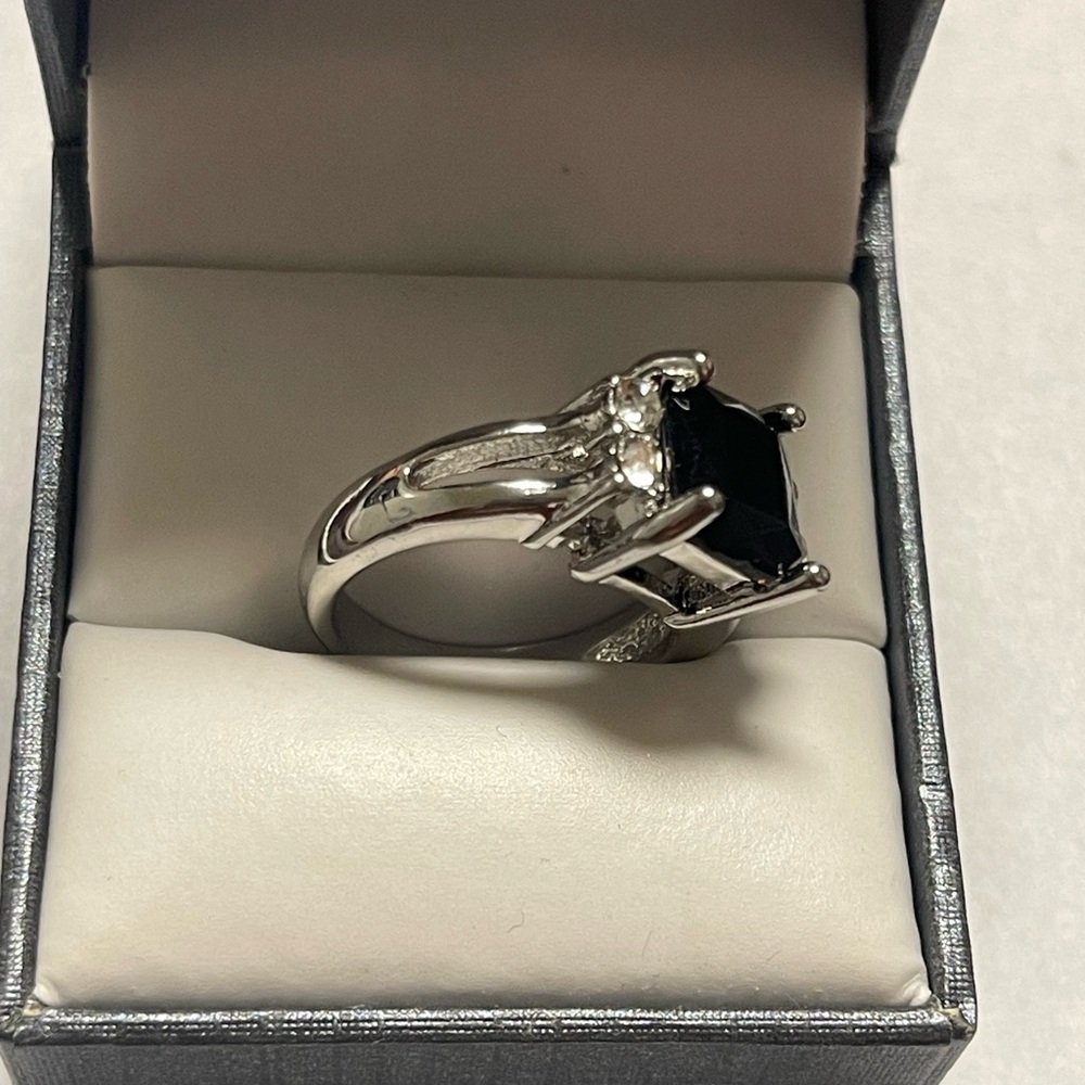 Beautiful Back Zircon Ring - Picture 3 of 8